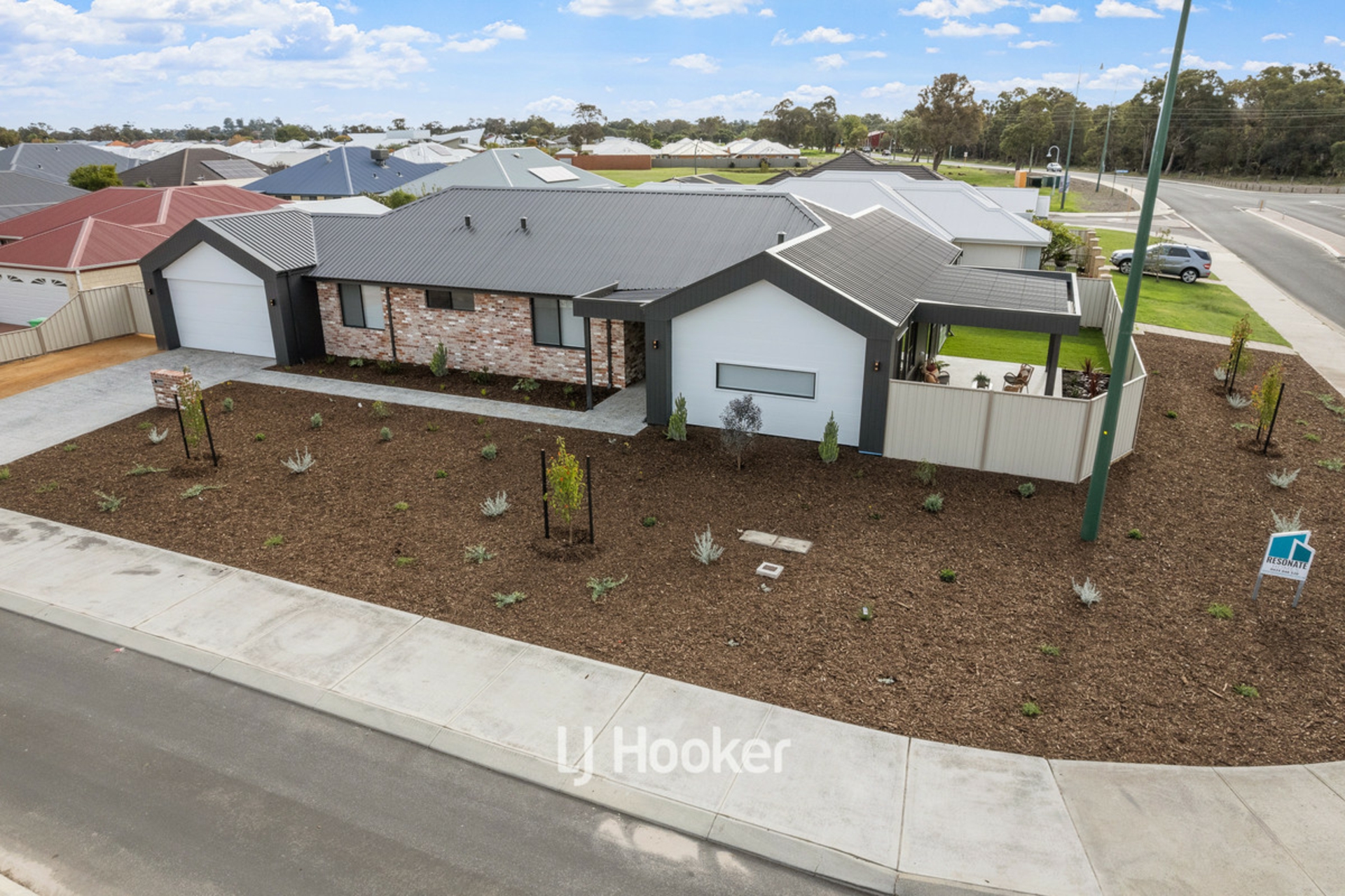 90 Grand Entrance, AUSTRALIND
