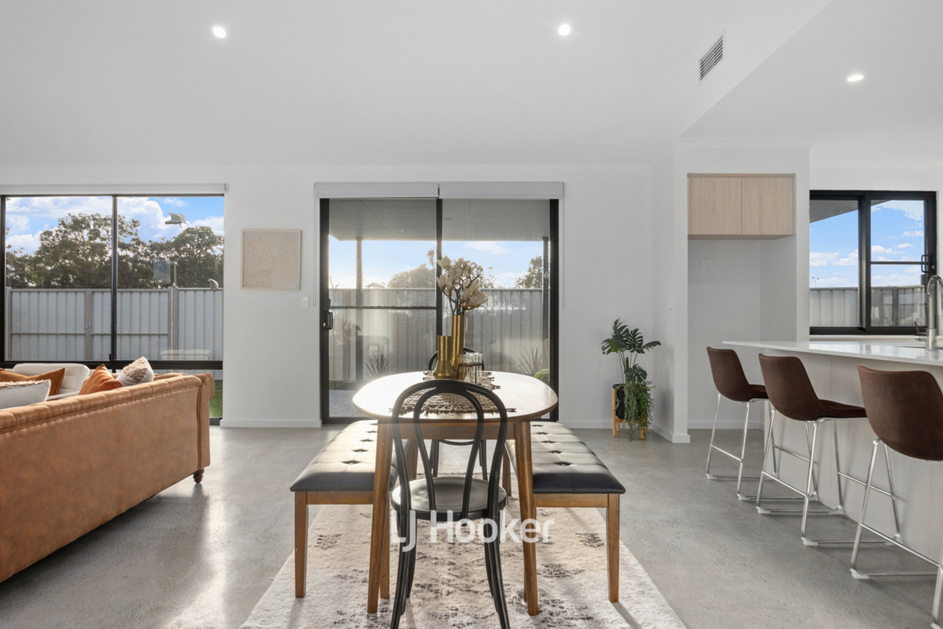 90 Grand Entrance, AUSTRALIND