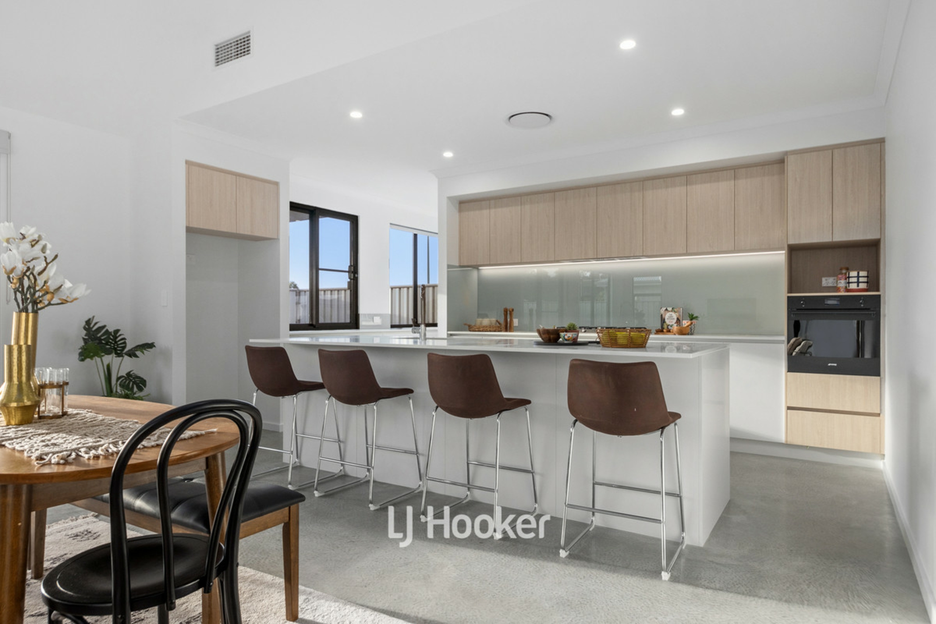 90 Grand Entrance, AUSTRALIND