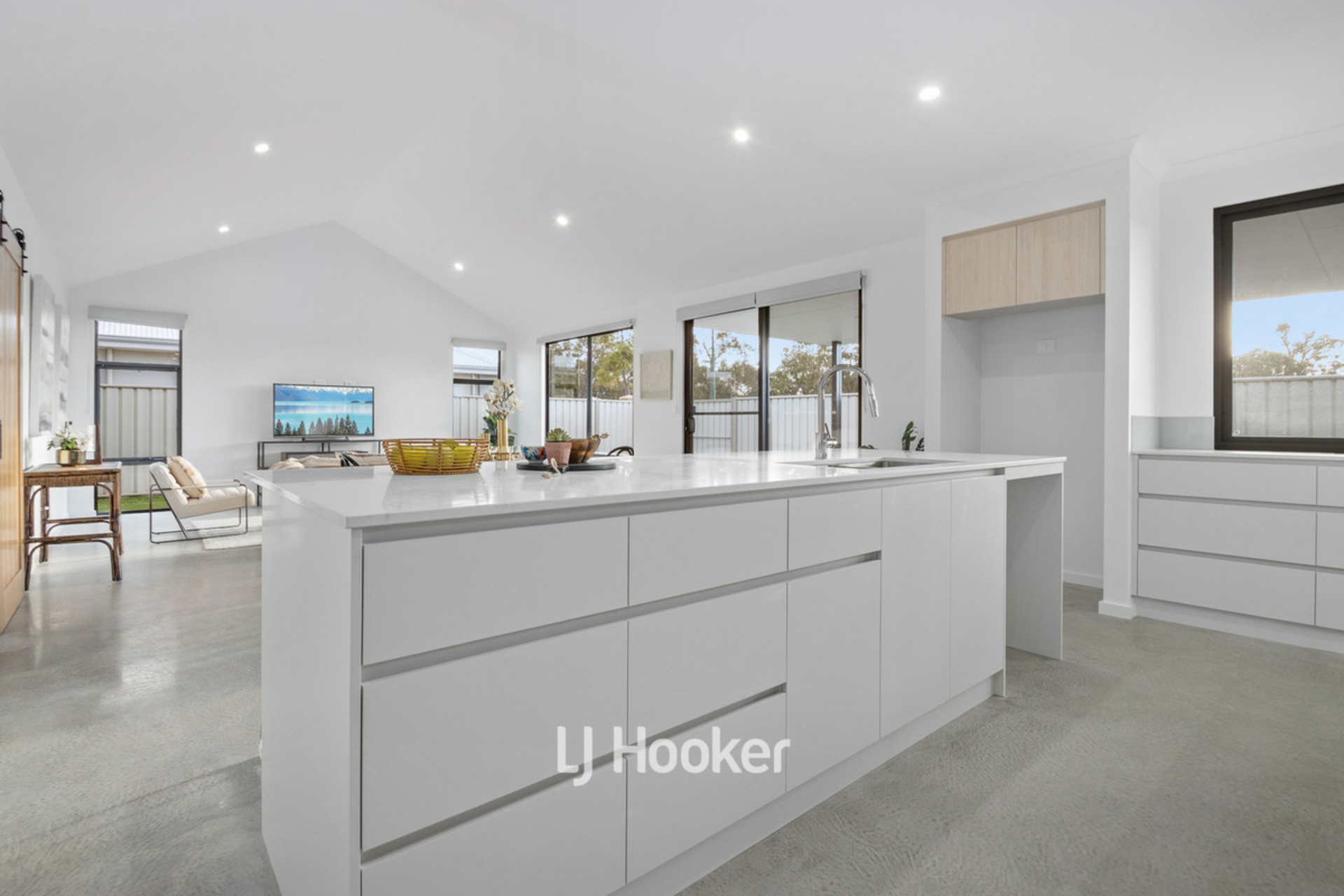 90 Grand Entrance, AUSTRALIND