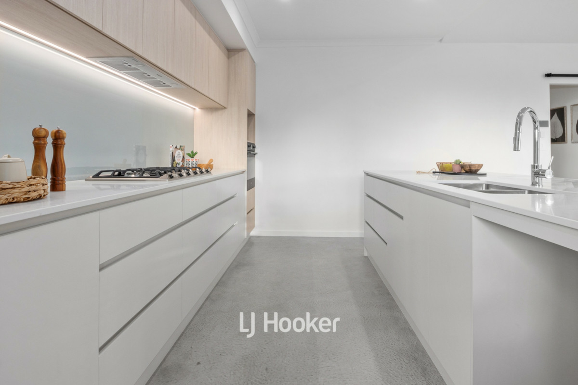 90 Grand Entrance, AUSTRALIND