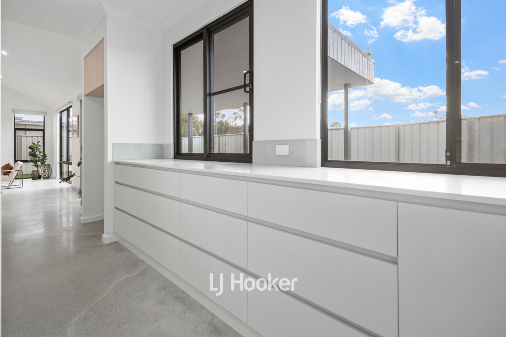 90 Grand Entrance, AUSTRALIND