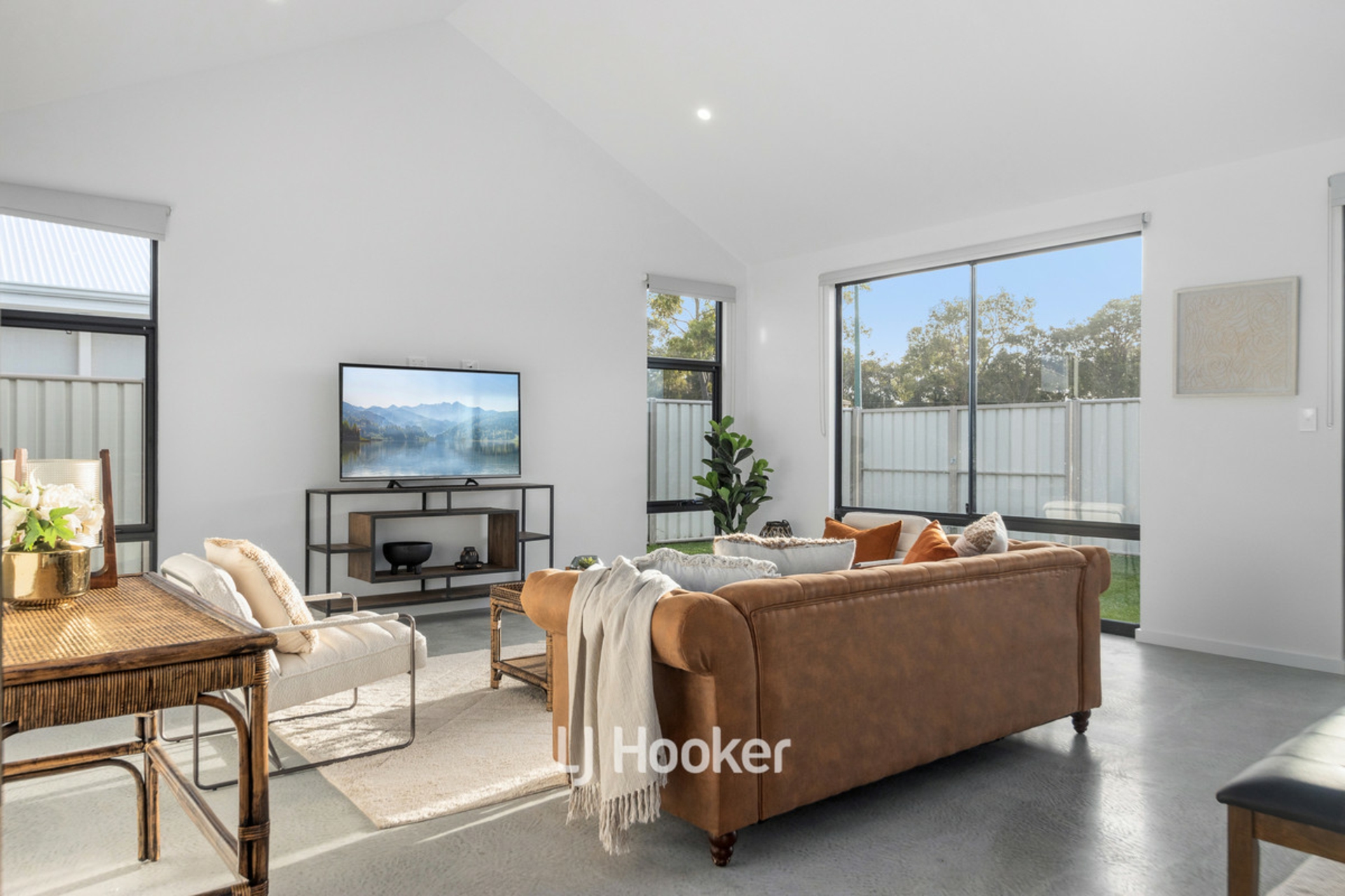 90 Grand Entrance, AUSTRALIND