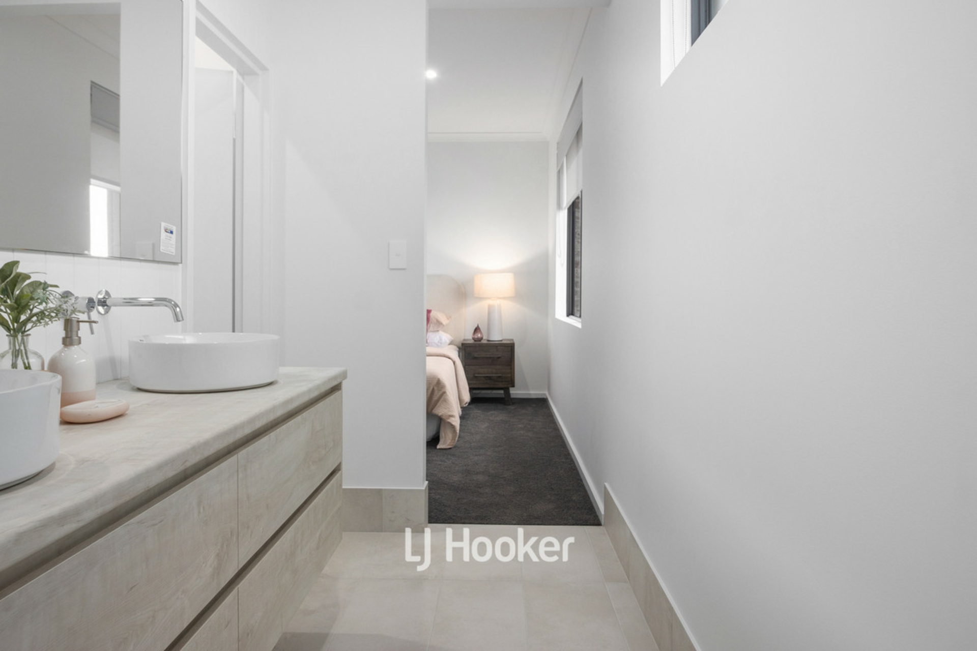 90 Grand Entrance, AUSTRALIND