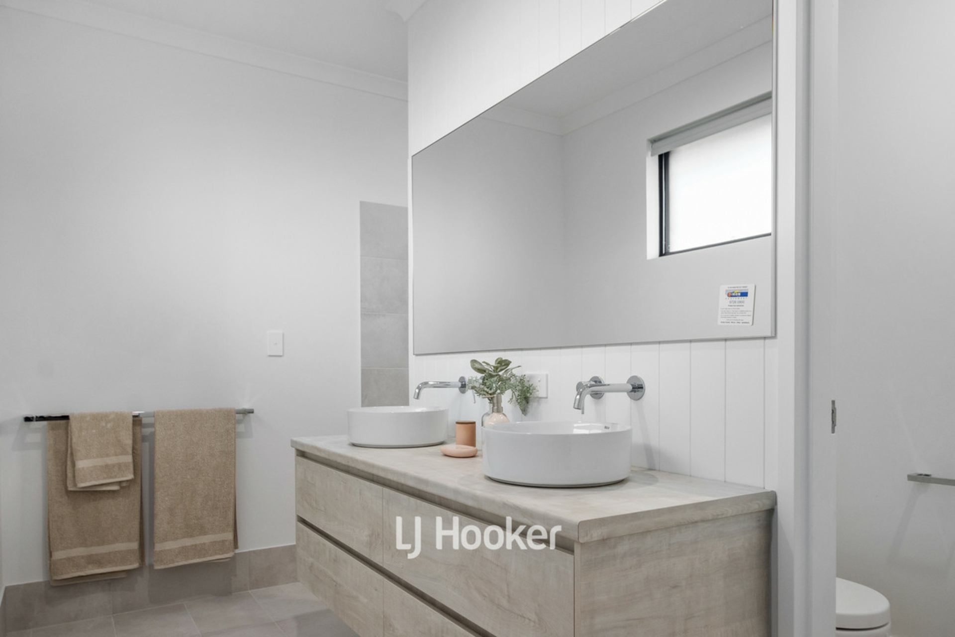 90 Grand Entrance, AUSTRALIND