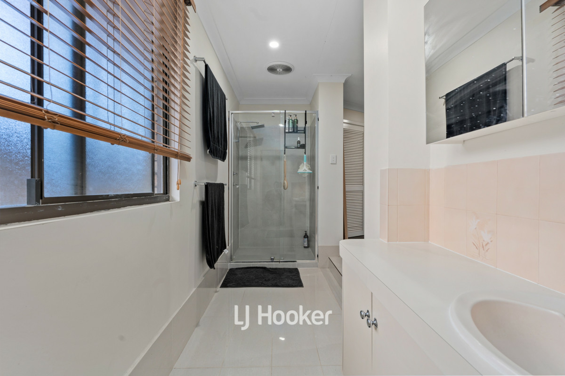 16 Julia Drive, SOUTH BUNBURY