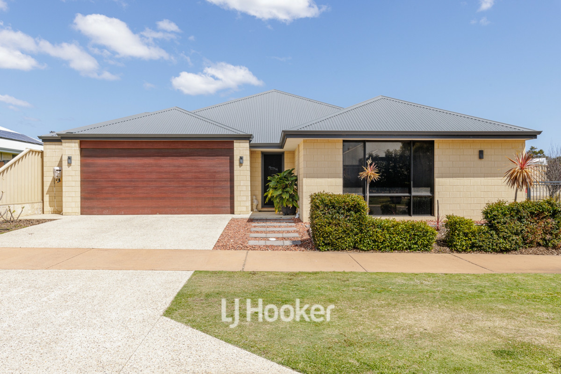 76 Hazelgrove Crecent, MILLBRIDGE
