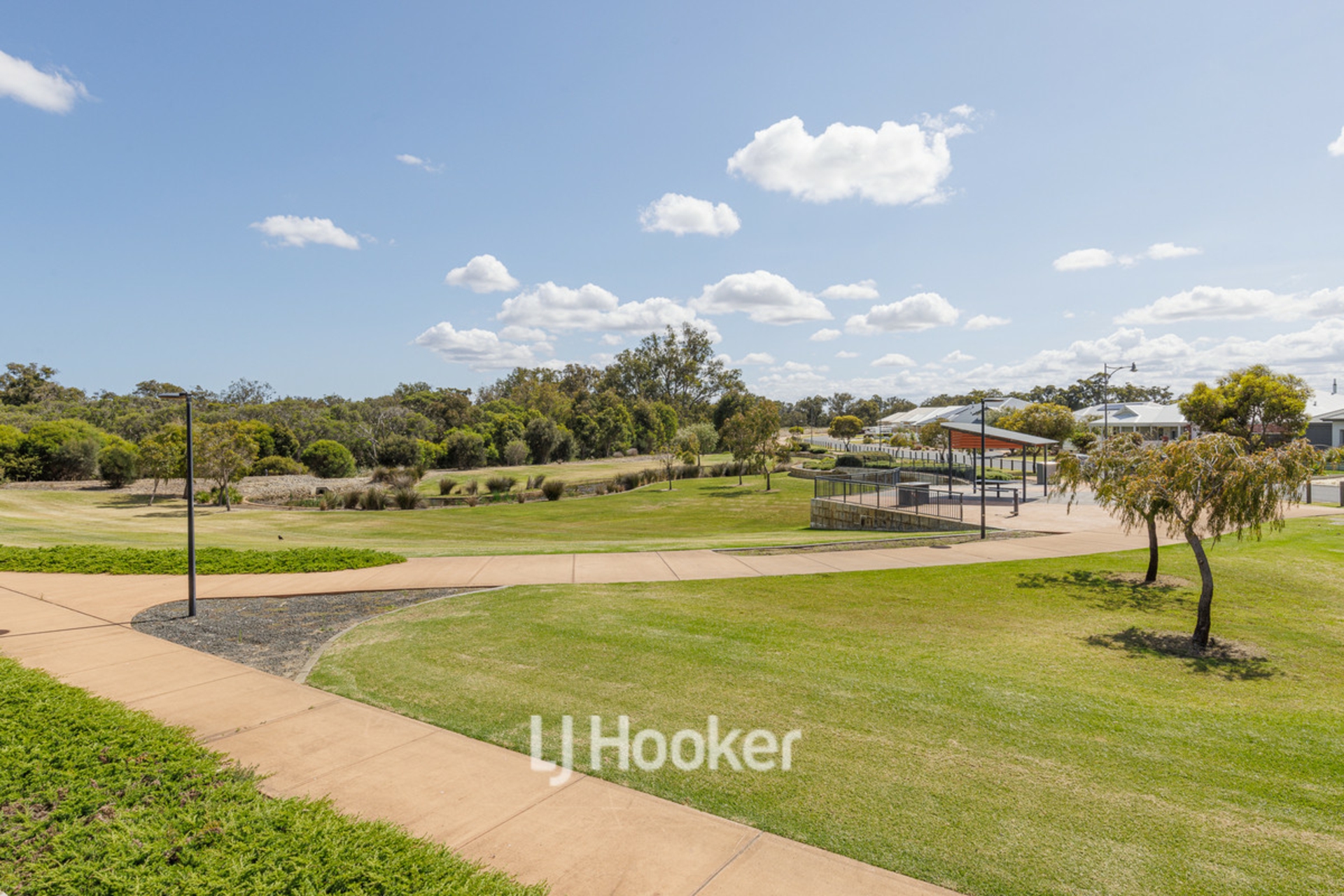 76 Hazelgrove Crecent, MILLBRIDGE