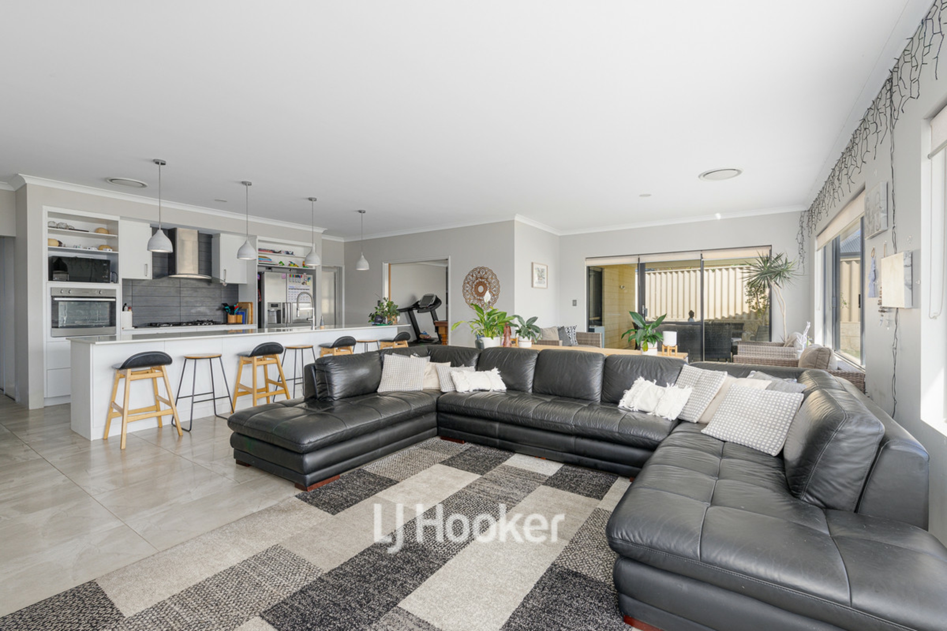 76 Hazelgrove Crecent, MILLBRIDGE