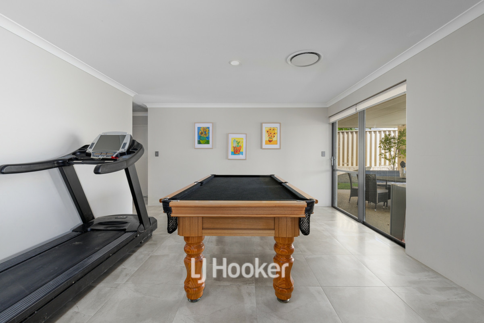 76 Hazelgrove Crecent, MILLBRIDGE