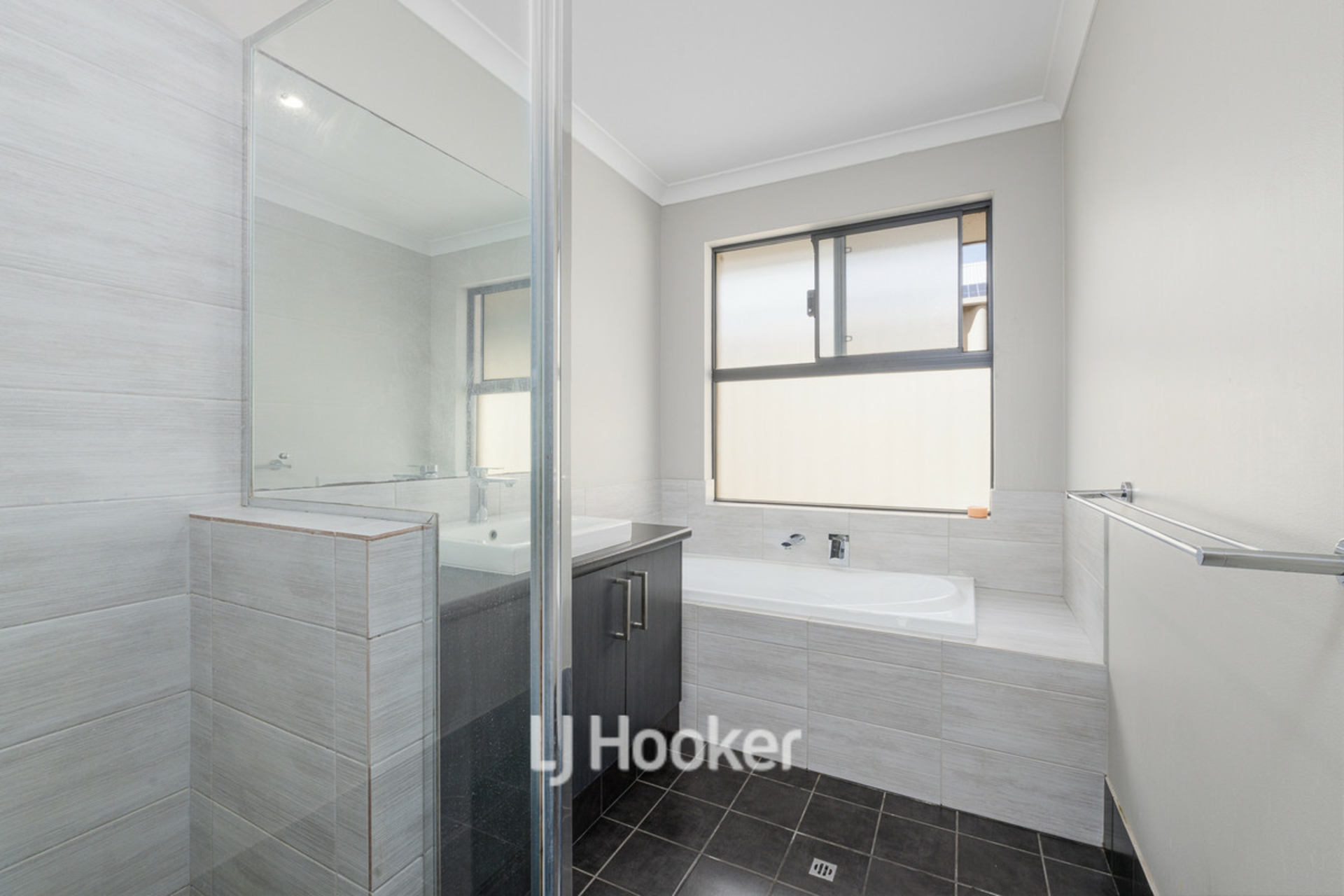 76 Hazelgrove Crecent, MILLBRIDGE