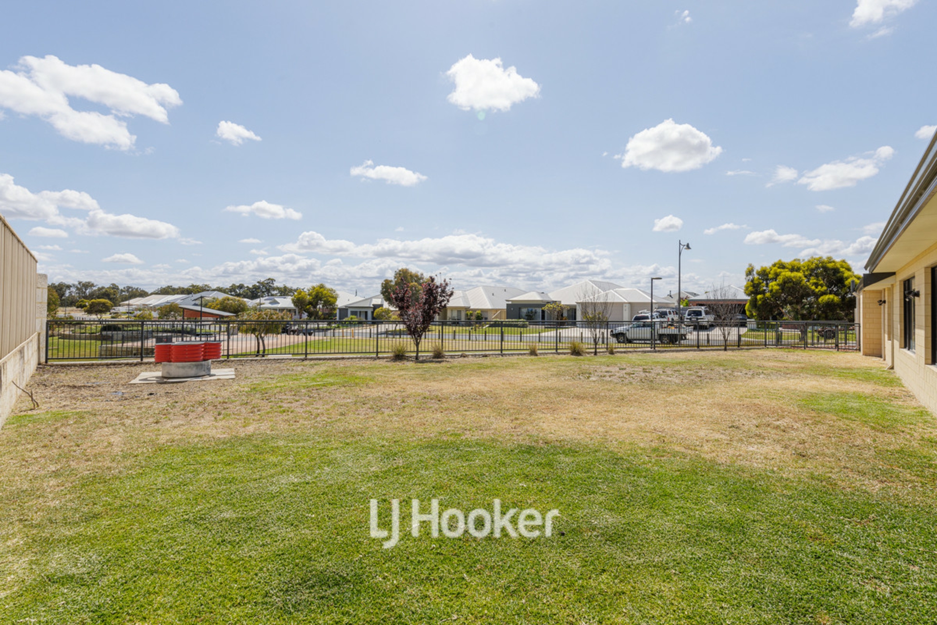 76 Hazelgrove Crecent, MILLBRIDGE