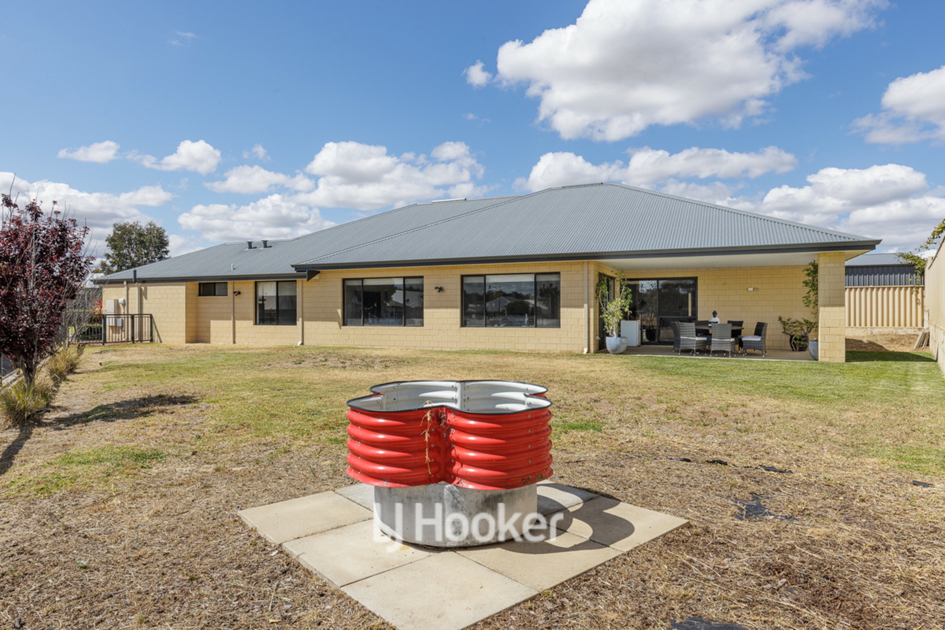 76 Hazelgrove Crecent, MILLBRIDGE