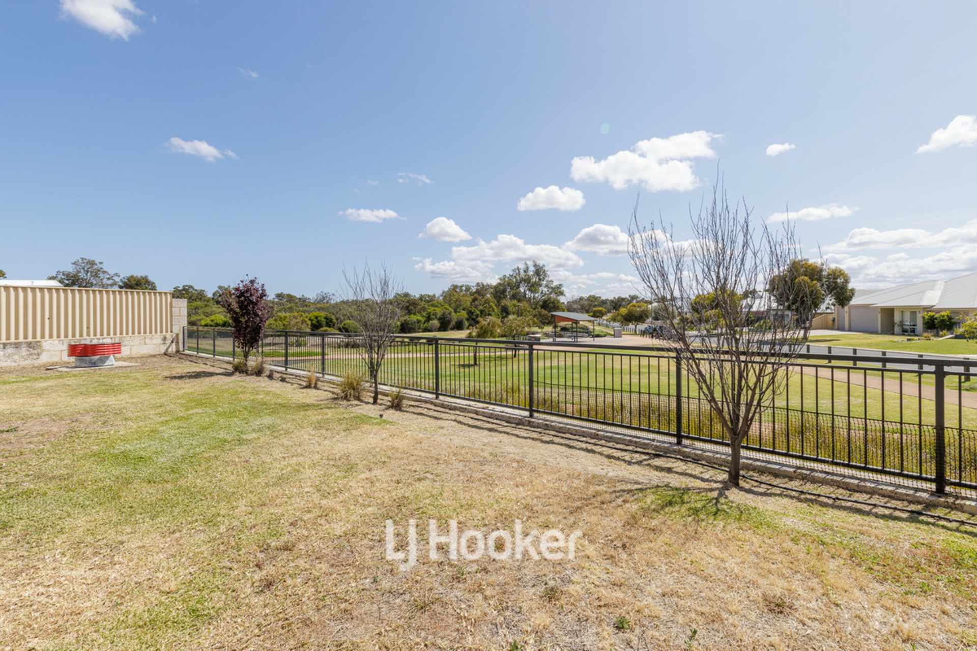 76 Hazelgrove Crecent, MILLBRIDGE