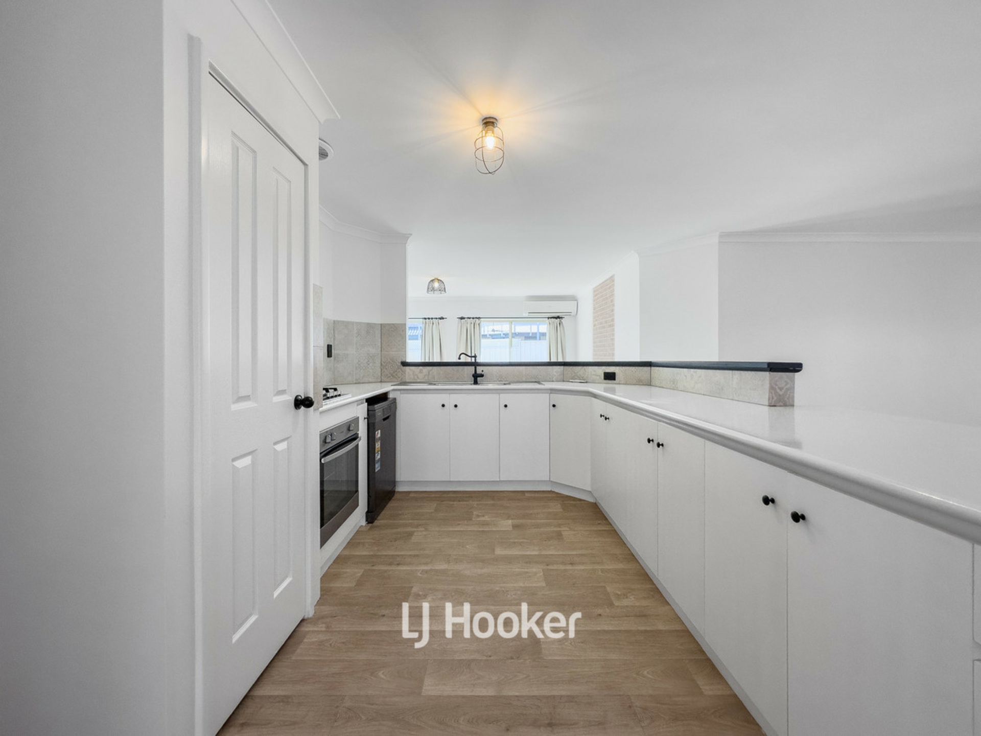 7 Pickworth Retreat, PELICAN POINT