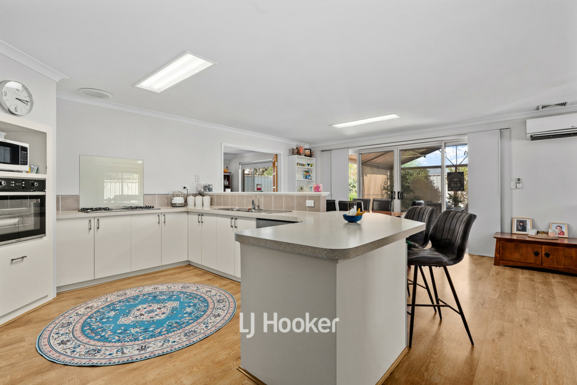 3 Onyx Brace, AUSTRALIND