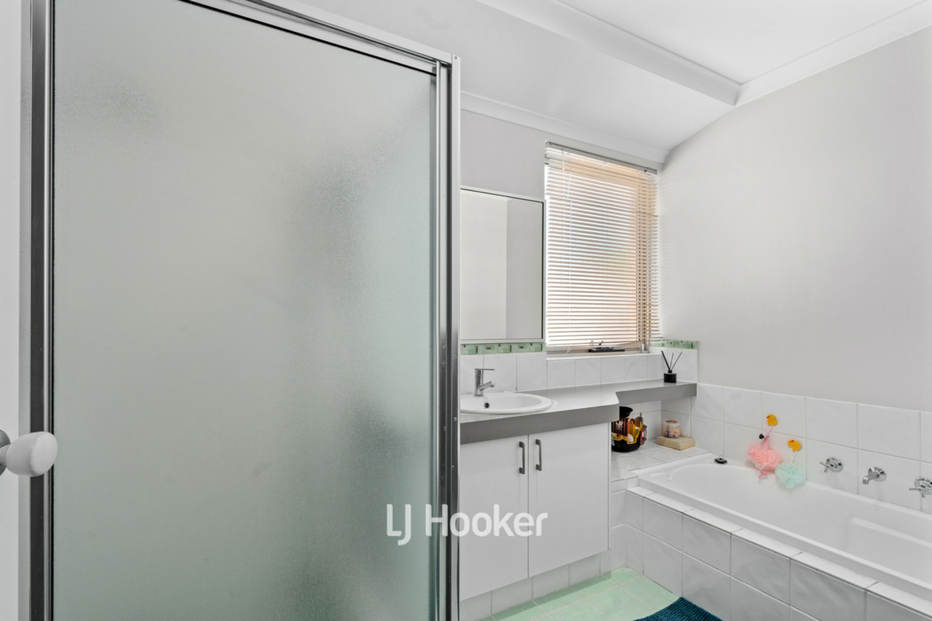 3 Onyx Brace, AUSTRALIND