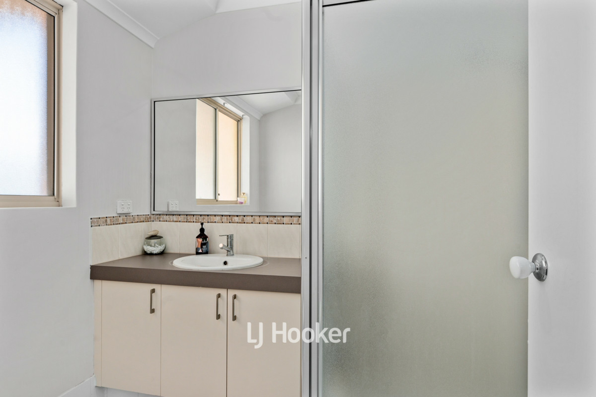 3 Onyx Brace, AUSTRALIND