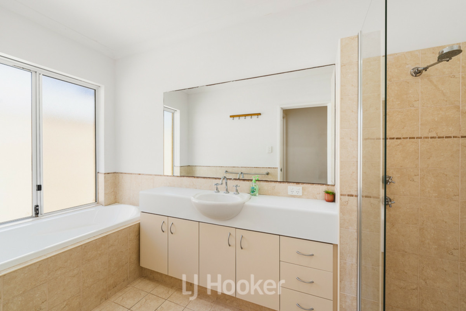 15 Davies Way, BROADWATER