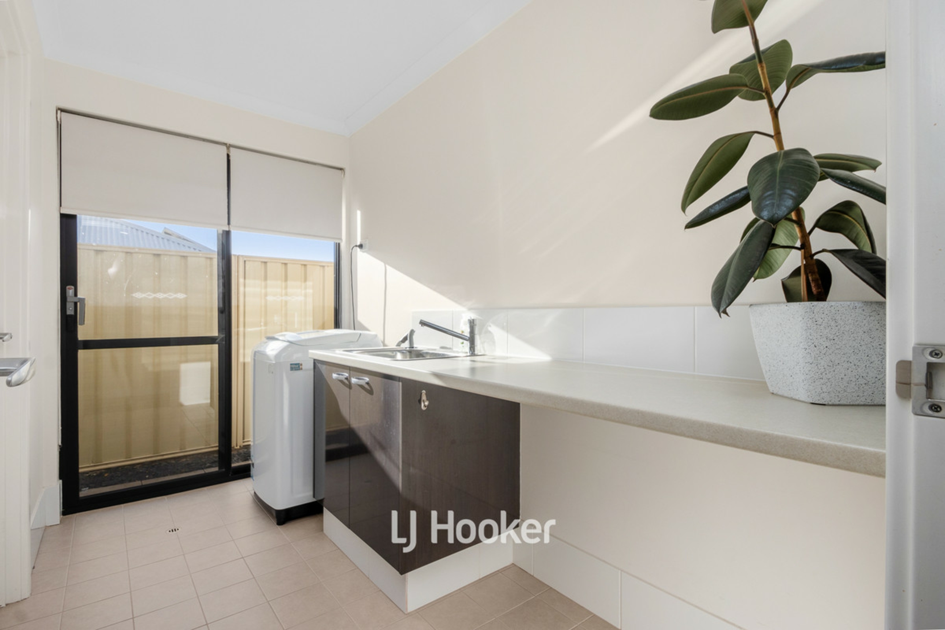 10 Peninsula Lakes Drive, EATON