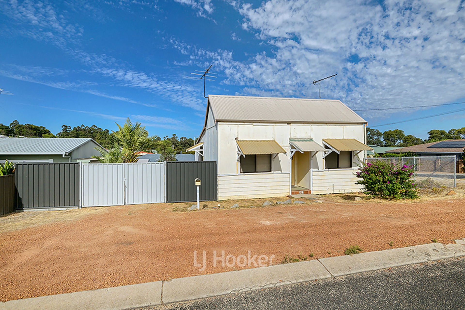 12 Saunders Street, COLLIE