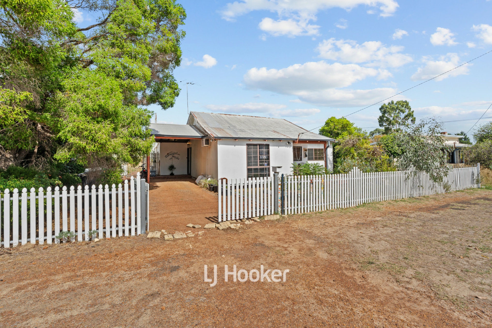 35 Coombes Street, COLLIE