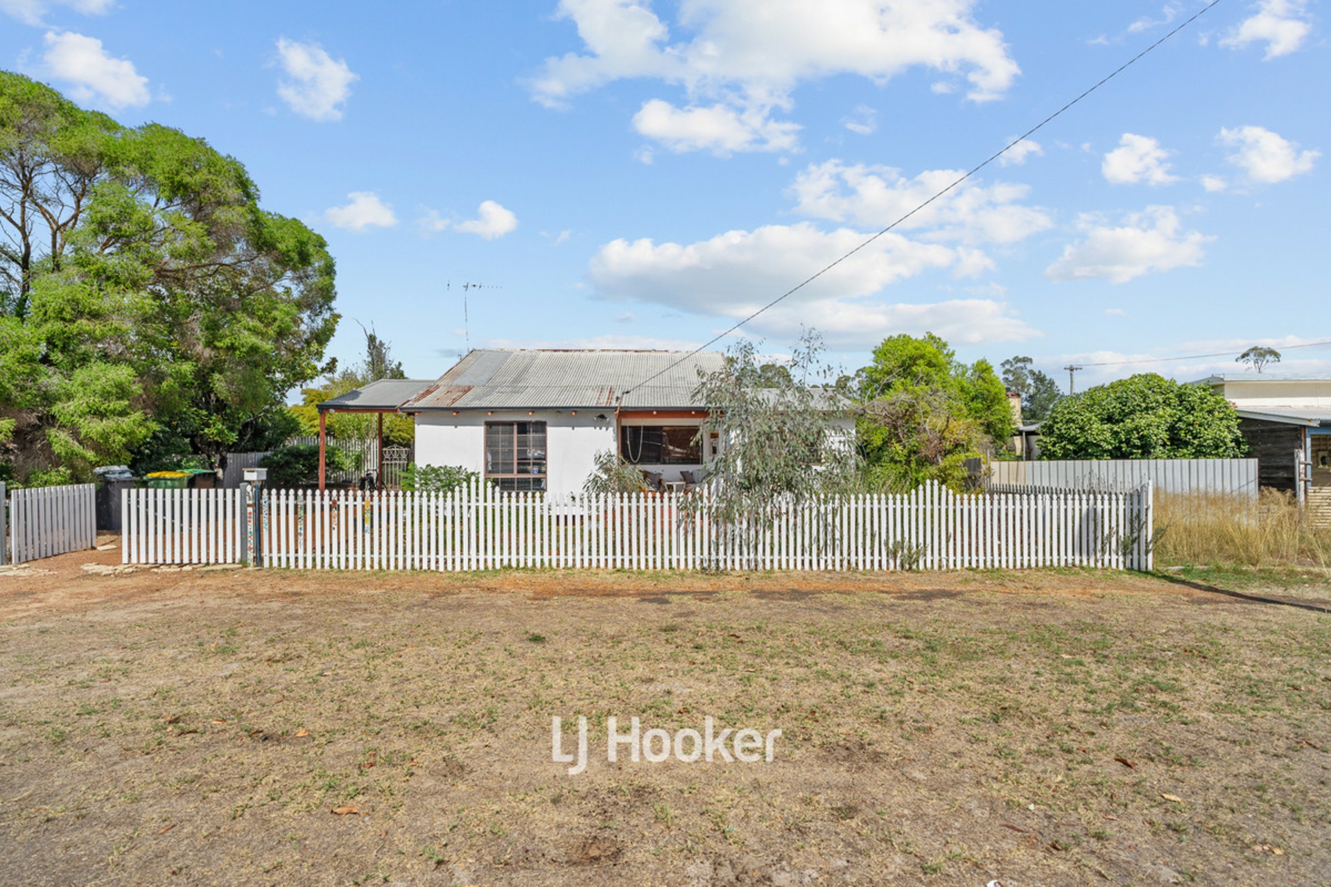 35 Coombes Street, COLLIE
