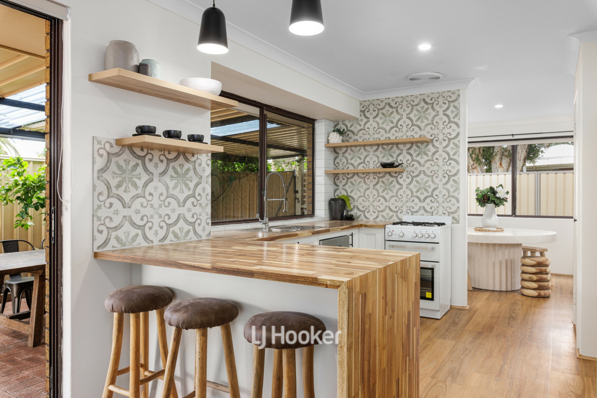 46 Jacaranda Crescent, WITHERS