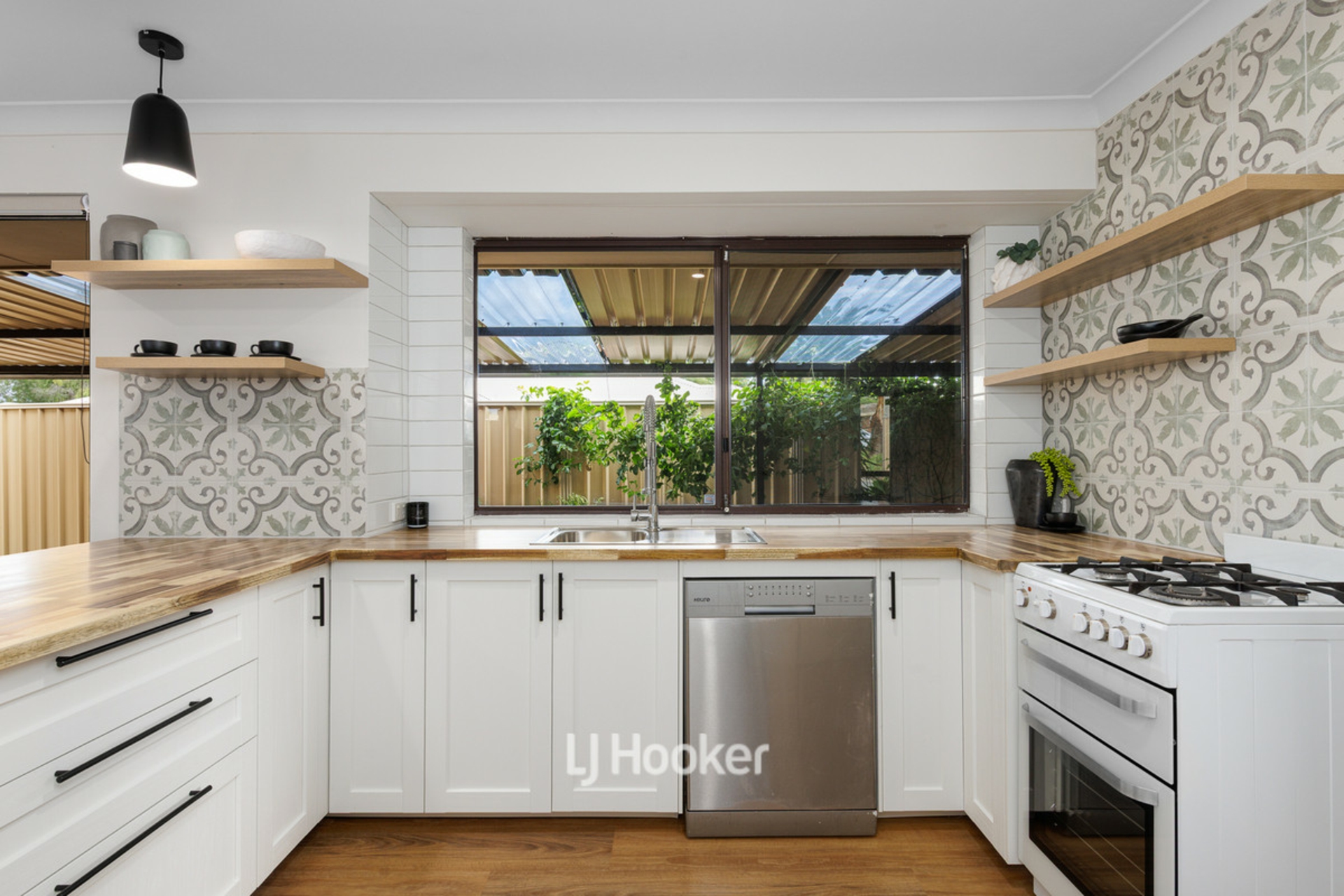 46 Jacaranda Crescent, WITHERS