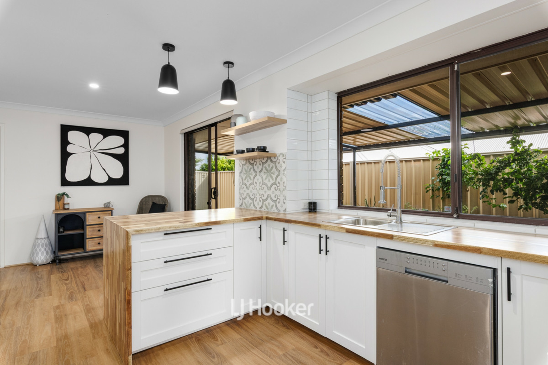 46 Jacaranda Crescent, WITHERS