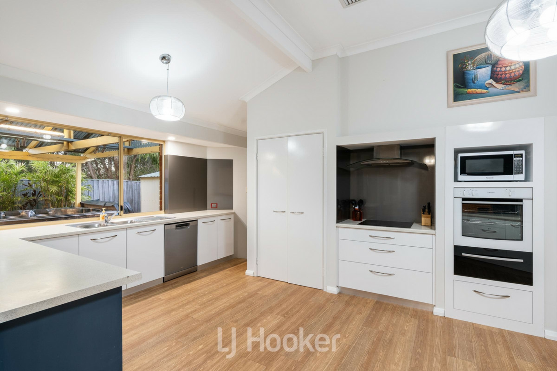 73 Naturaliste Terrace — photo 8 of 29