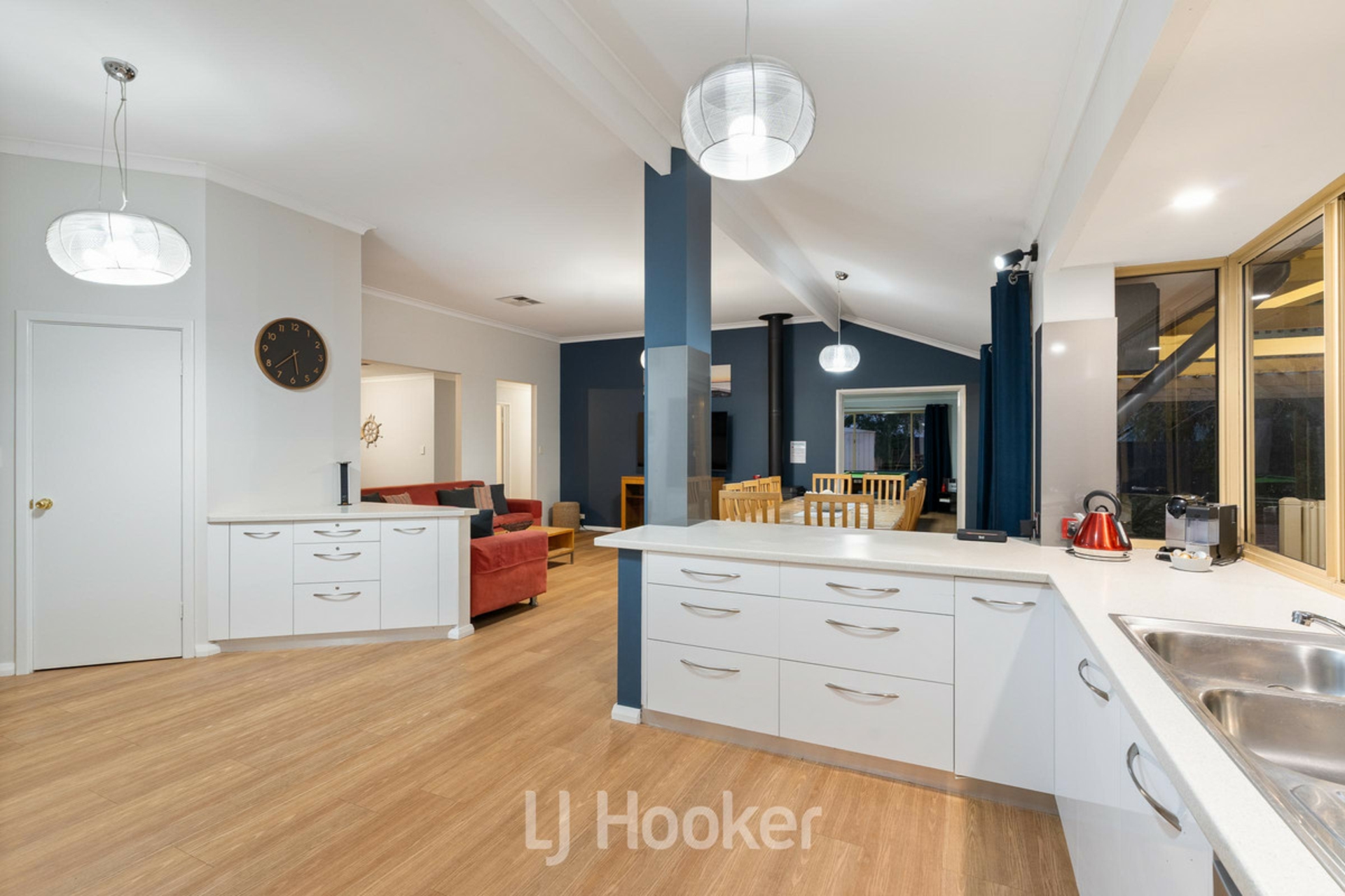 73 Naturaliste Terrace — photo 9 of 29