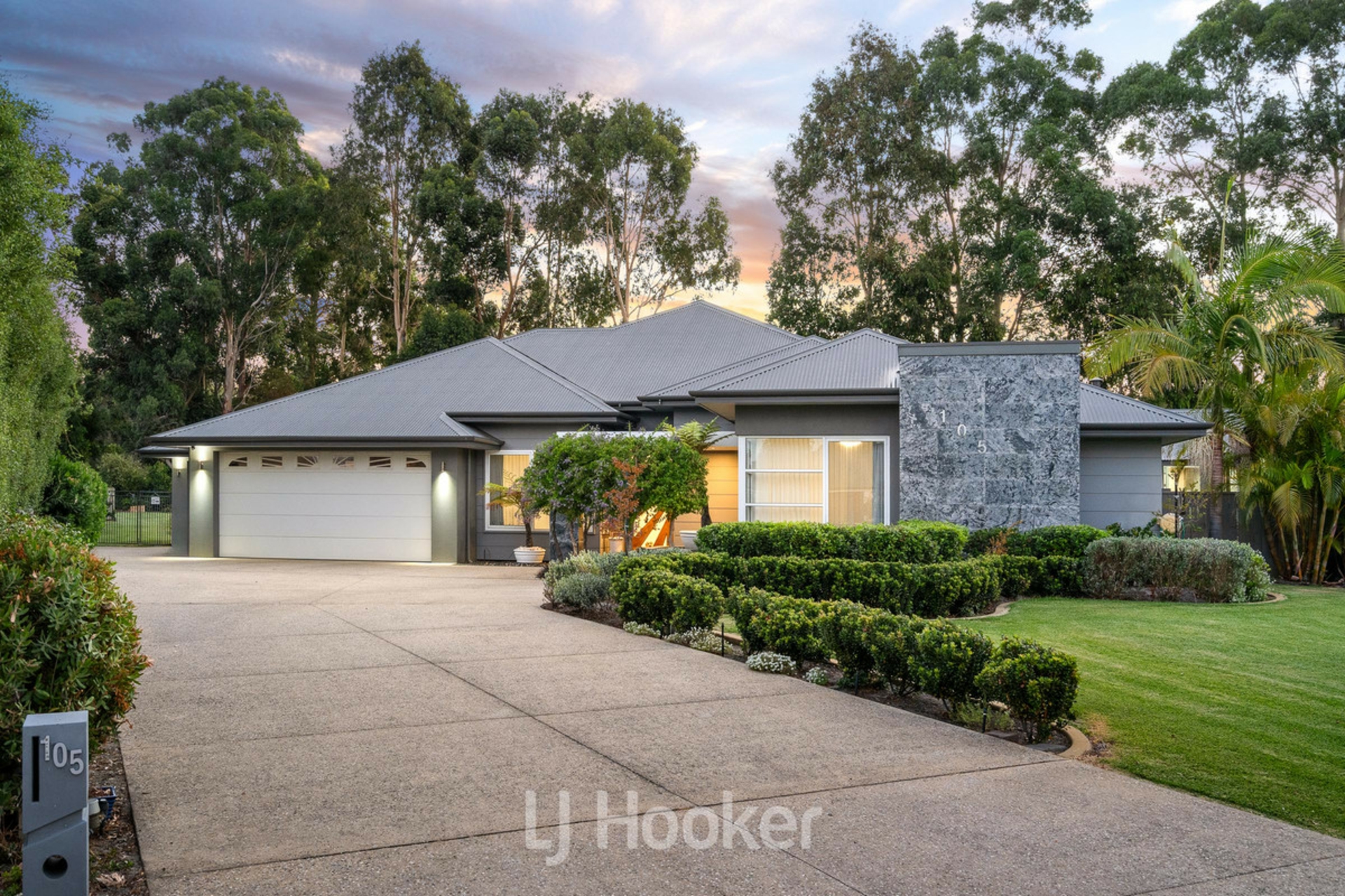 105 Dunsborough Lakes Drive — photo 2 of 30