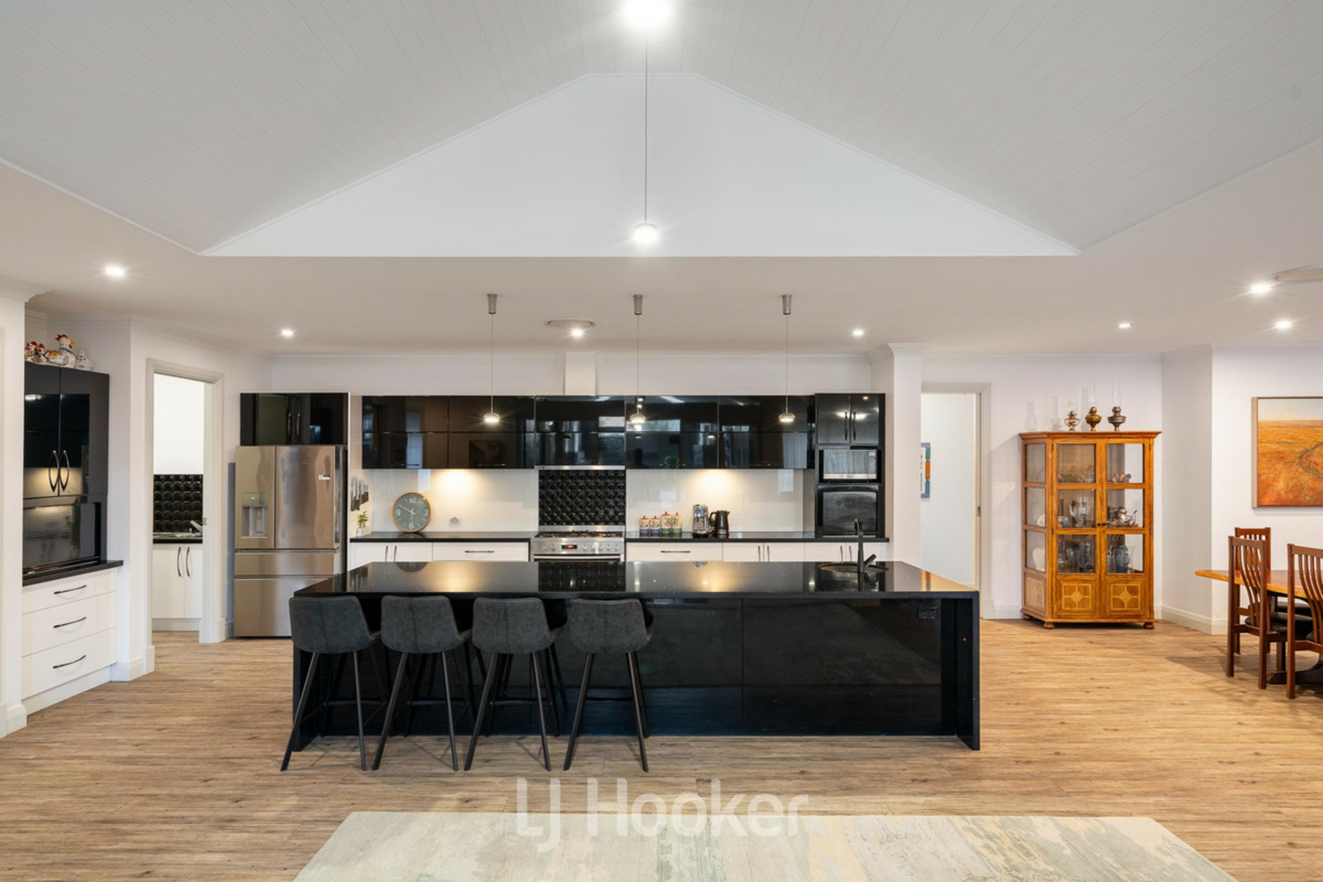 105 Dunsborough Lakes Drive — photo 7 of 30