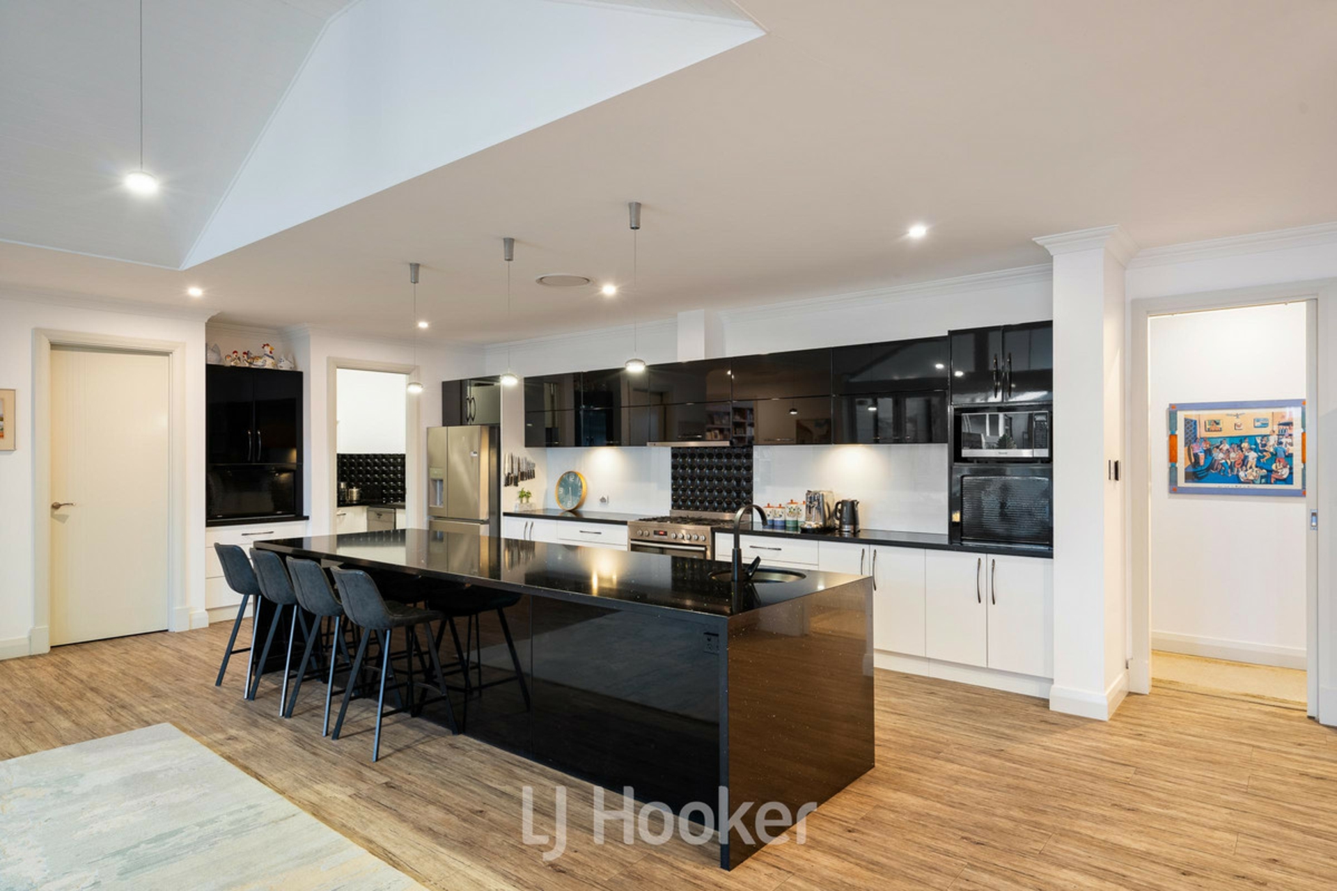 105 Dunsborough Lakes Drive — photo 10 of 30