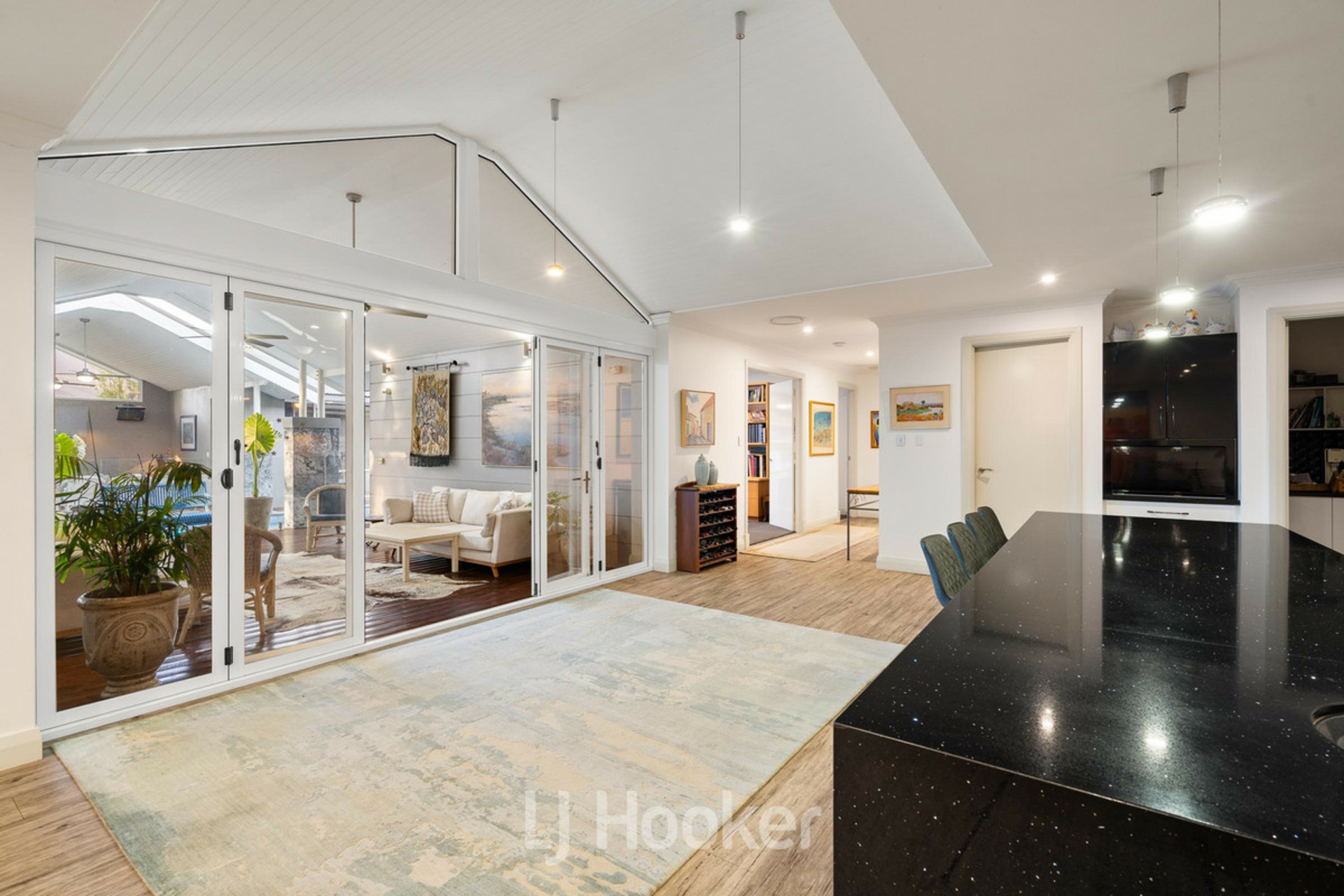 105 Dunsborough Lakes Drive — photo 12 of 30