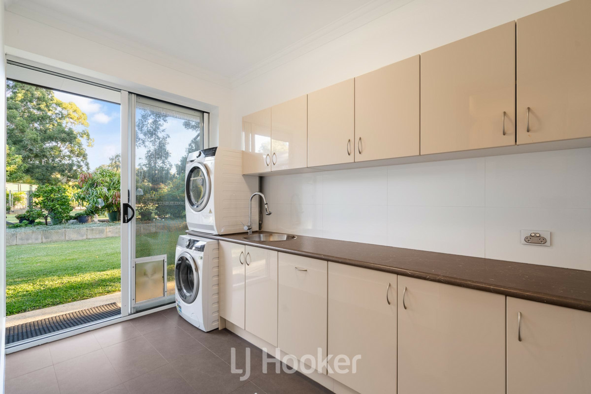 105 Dunsborough Lakes Drive — photo 27 of 30