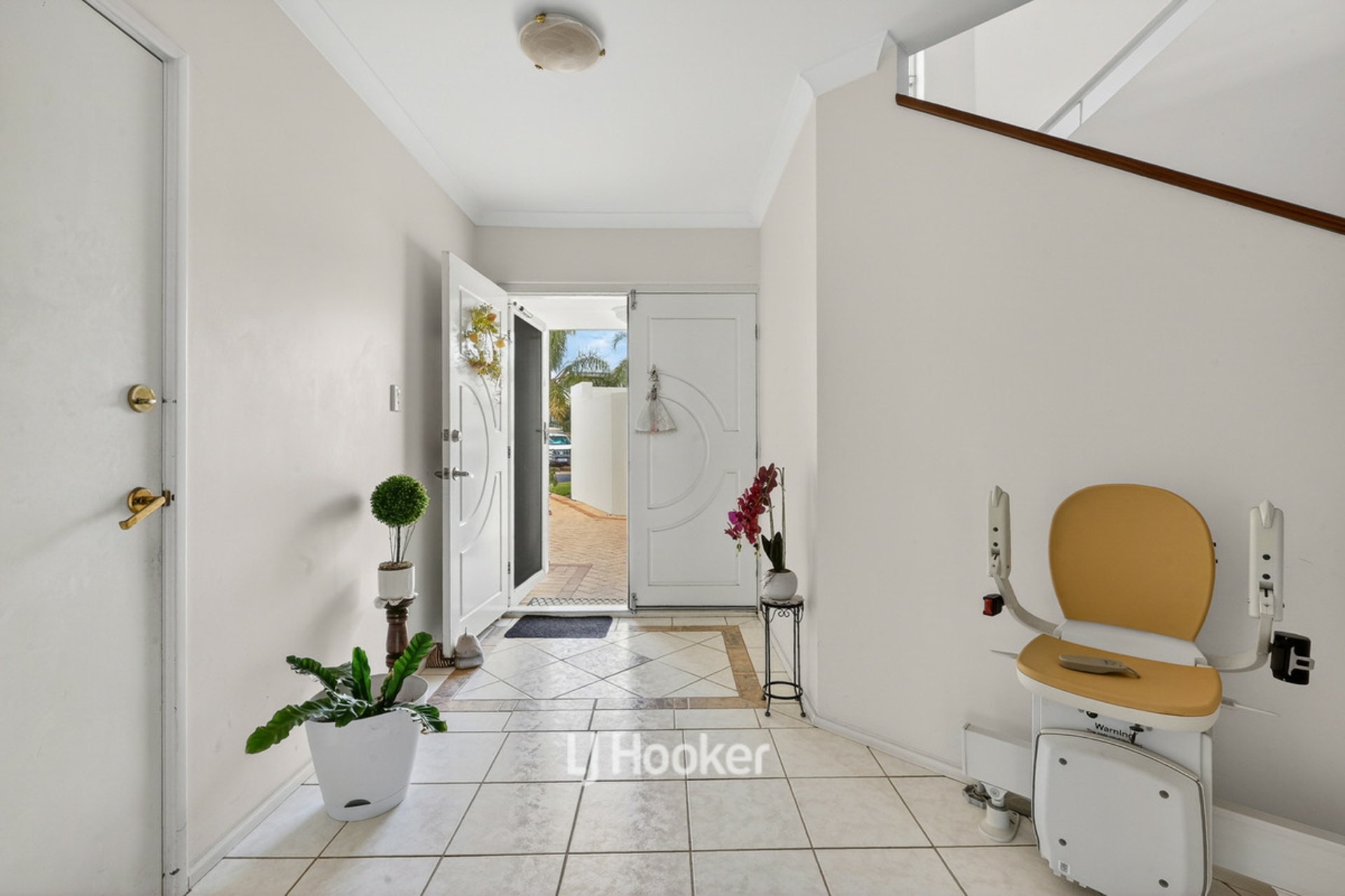 12/24 Stanbury Crescent — photo 2 of 30