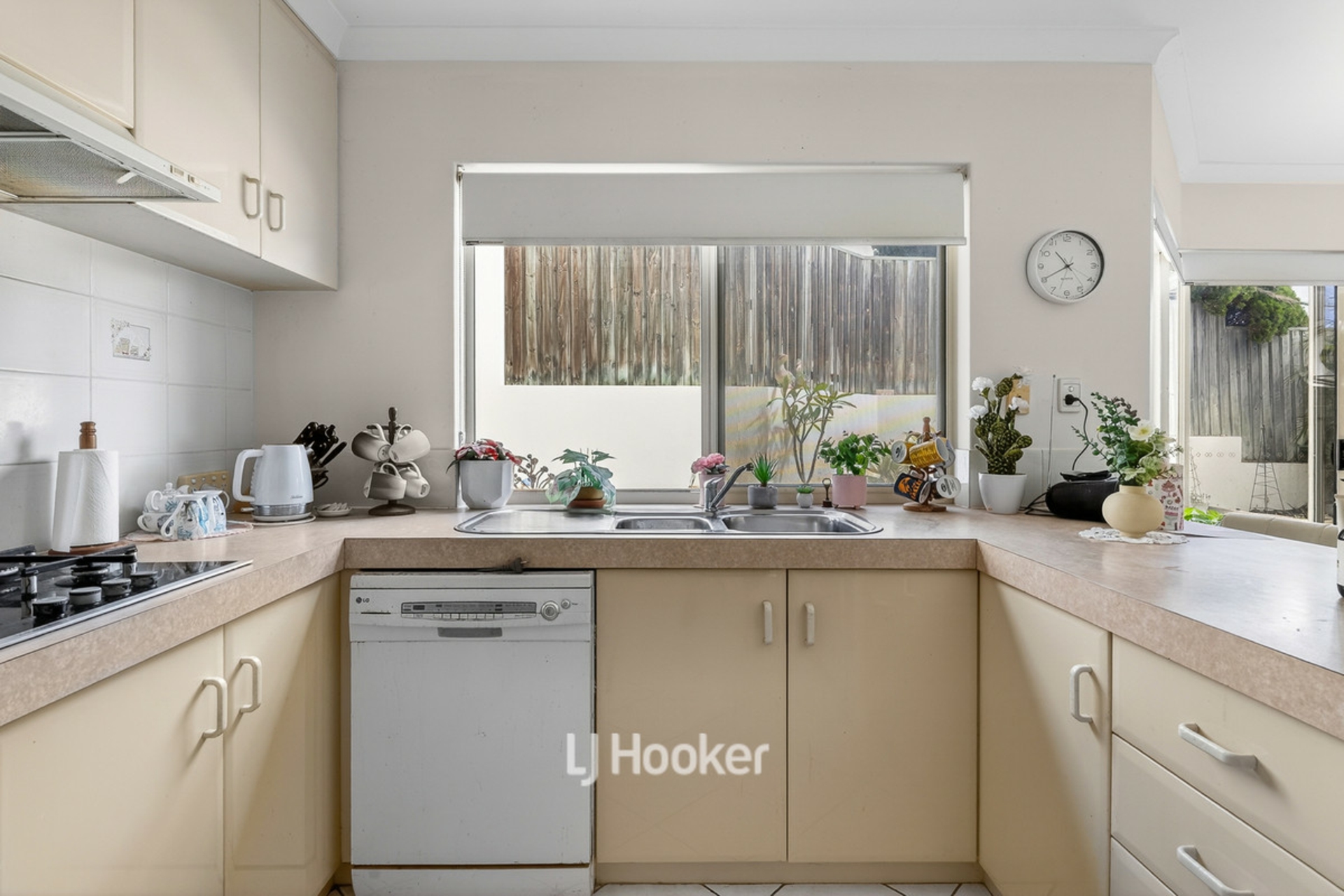 12/24 Stanbury Crescent — photo 10 of 30