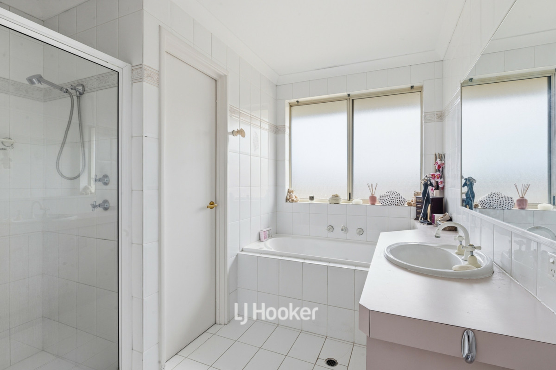 12/24 Stanbury Crescent — photo 15 of 30