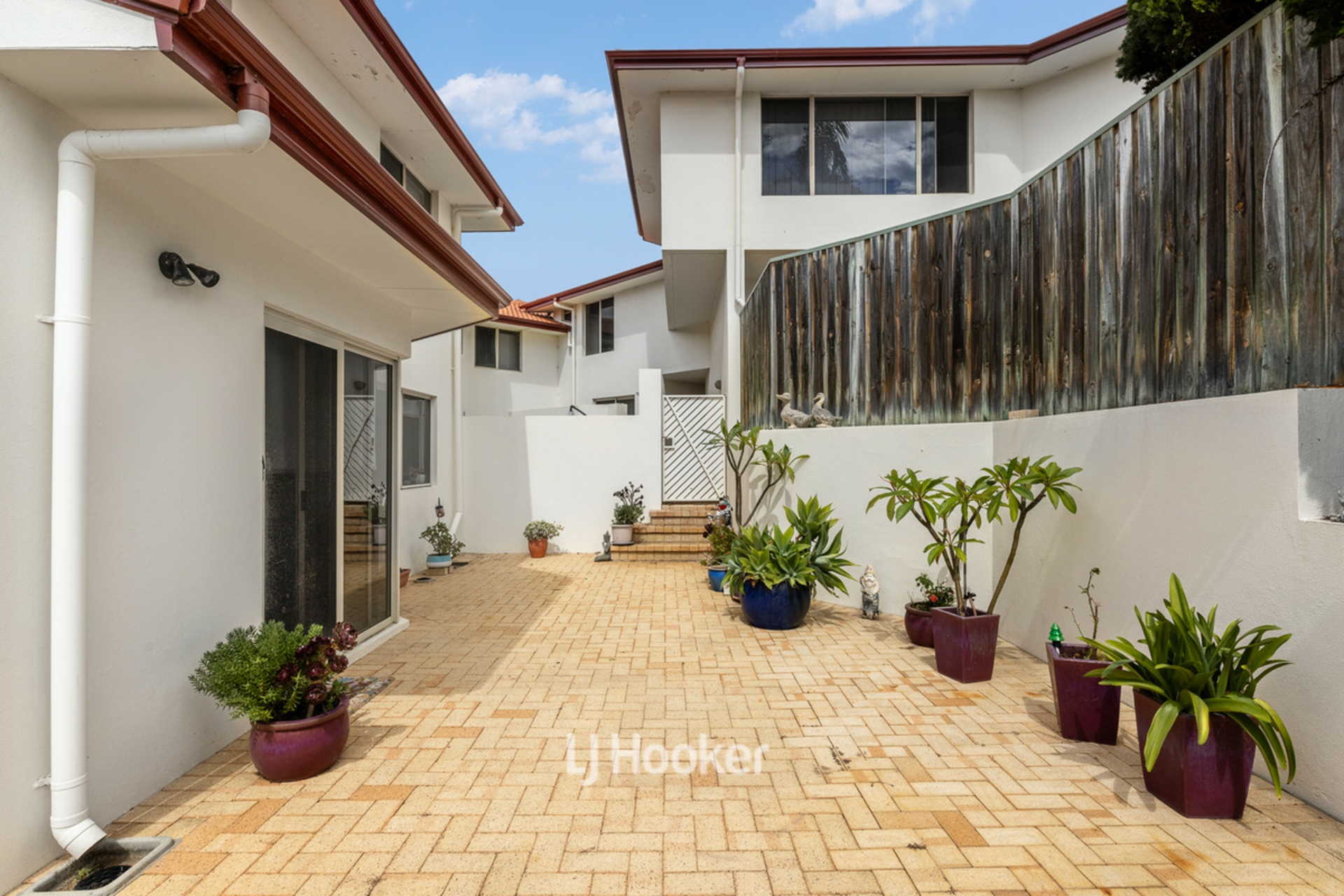 12/24 Stanbury Crescent — photo 26 of 30