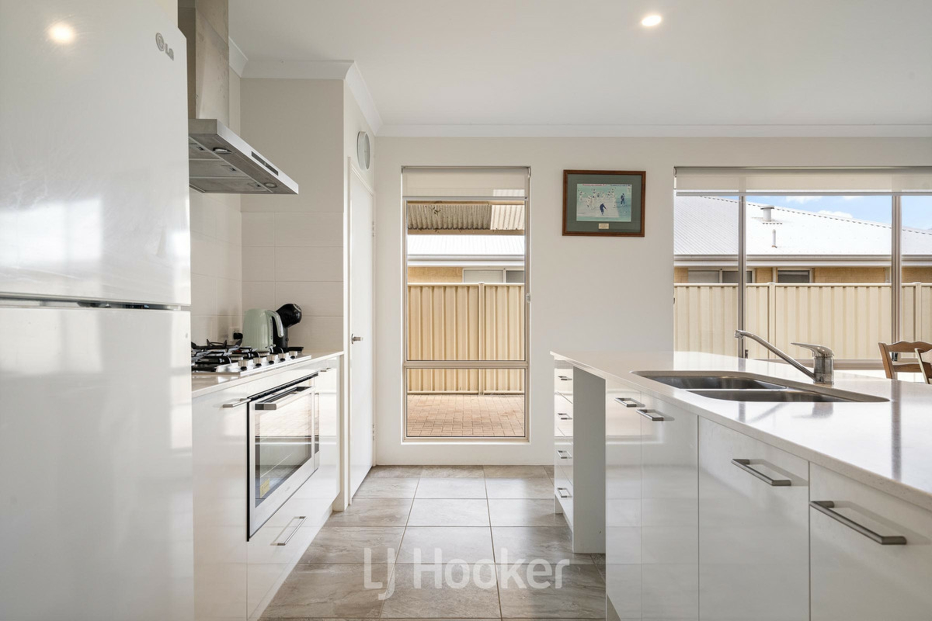 19 Pinehurst Crescent — photo 3 of 19