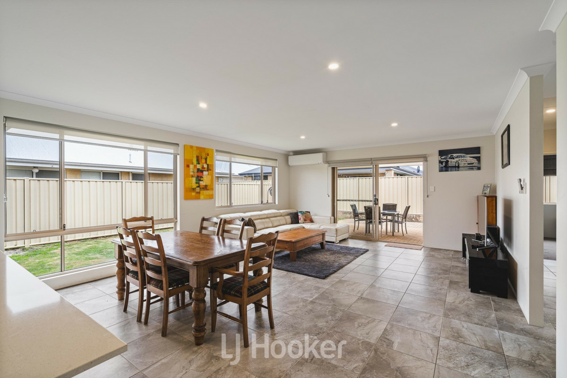 19 Pinehurst Crescent — photo 7 of 19