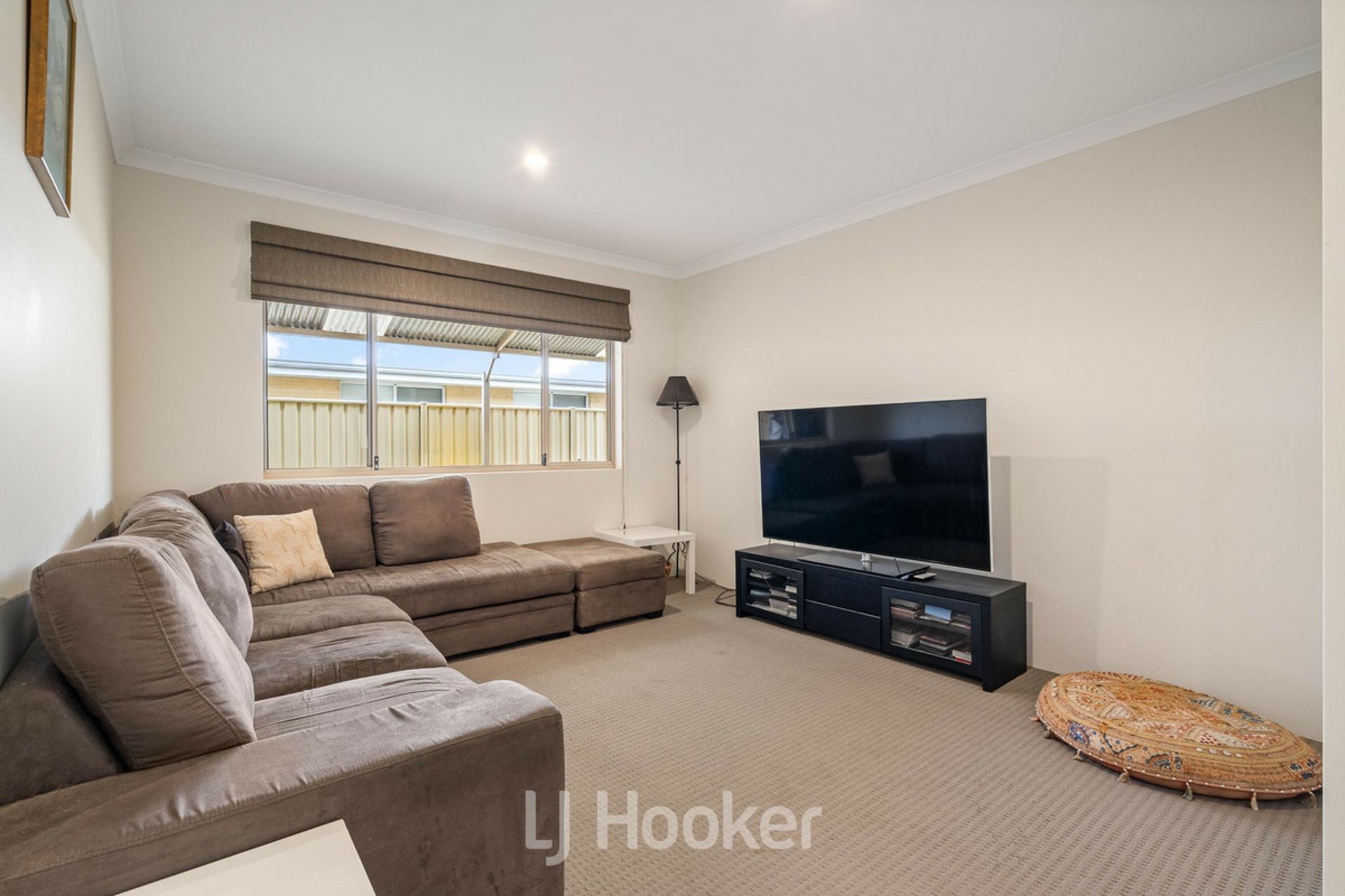 19 Pinehurst Crescent — photo 9 of 19