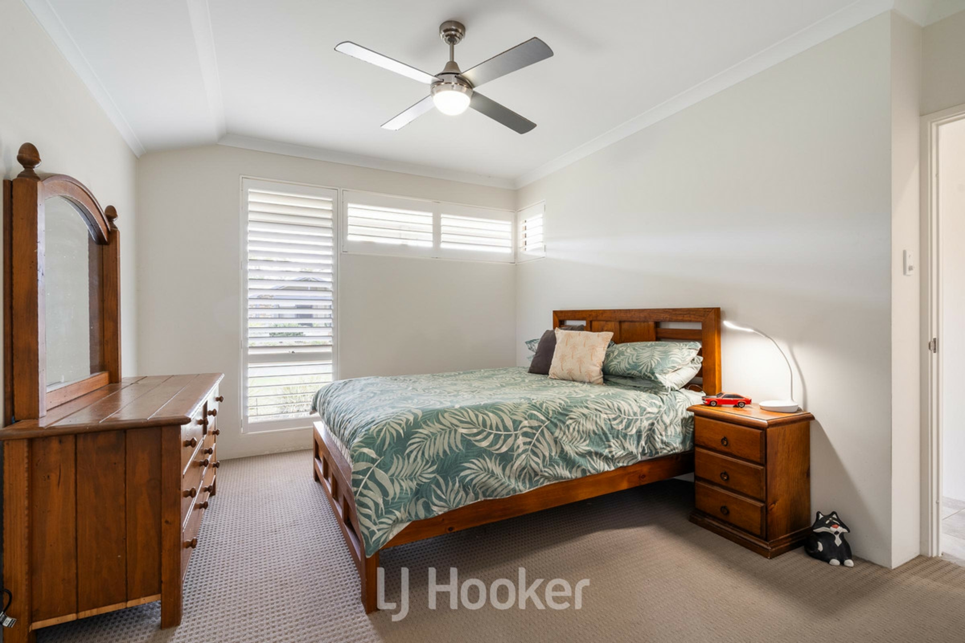 19 Pinehurst Crescent — photo 11 of 19