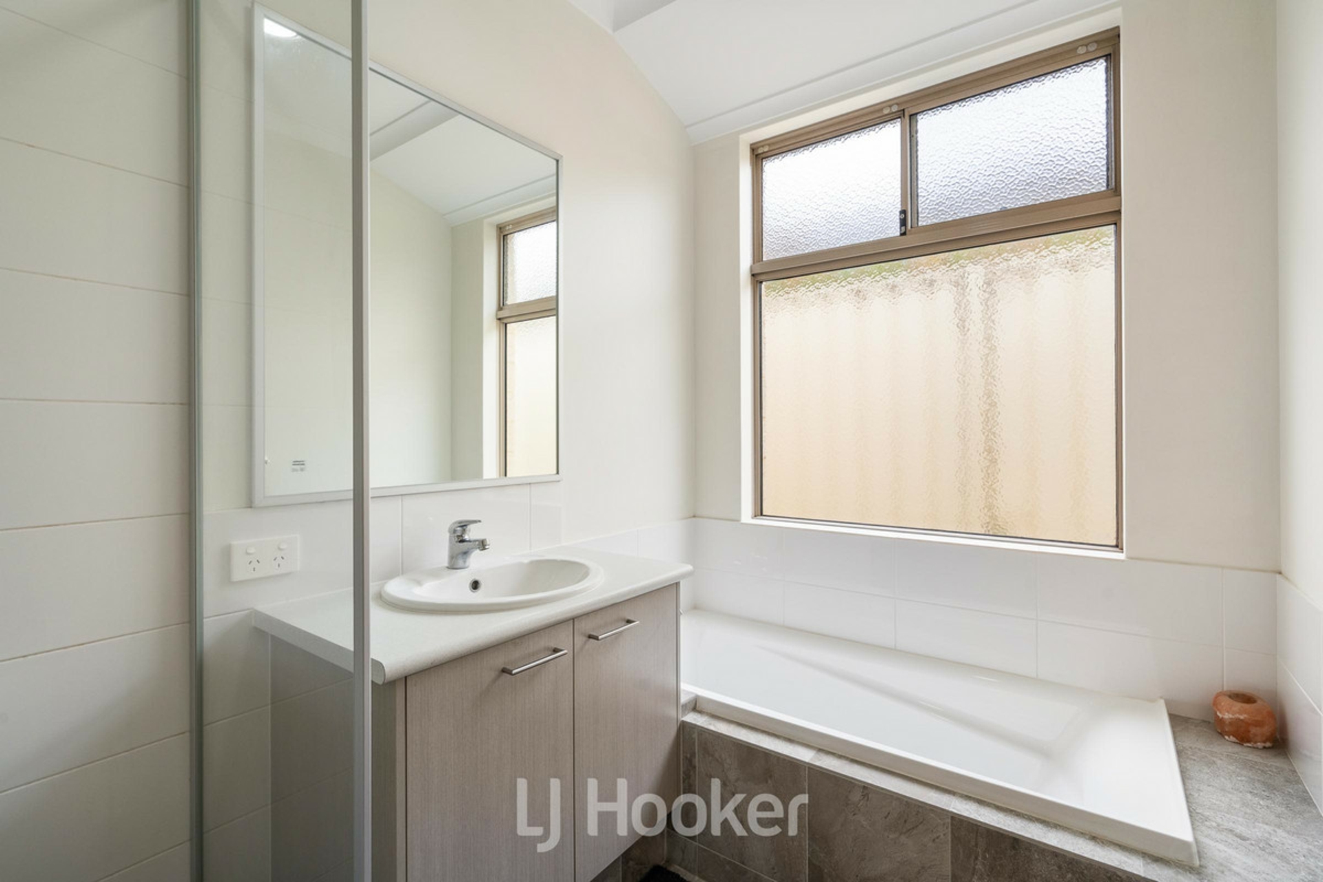19 Pinehurst Crescent — photo 14 of 19