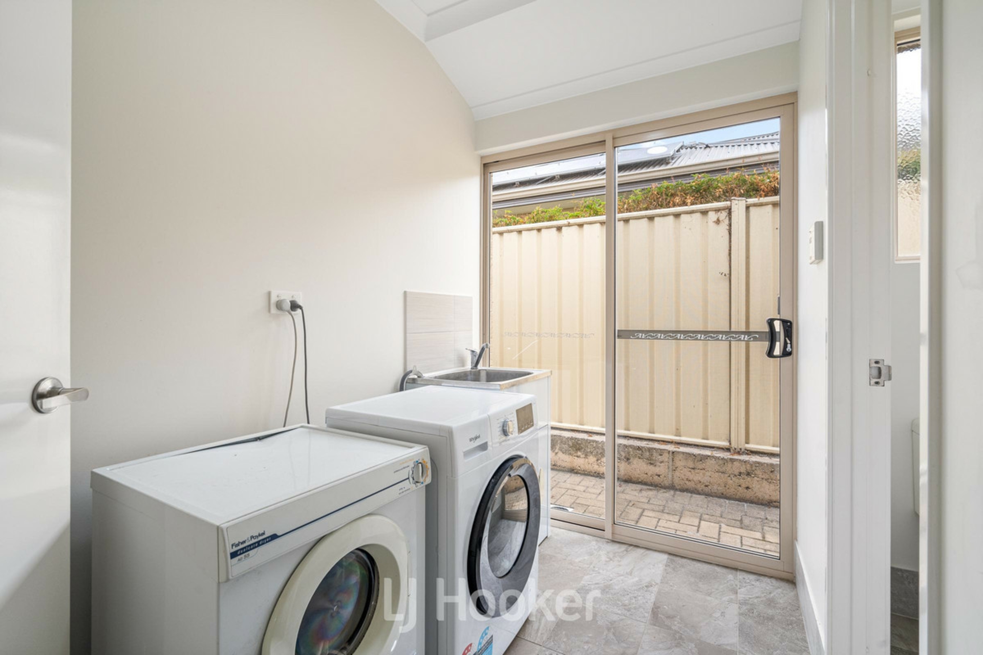 19 Pinehurst Crescent — photo 15 of 19
