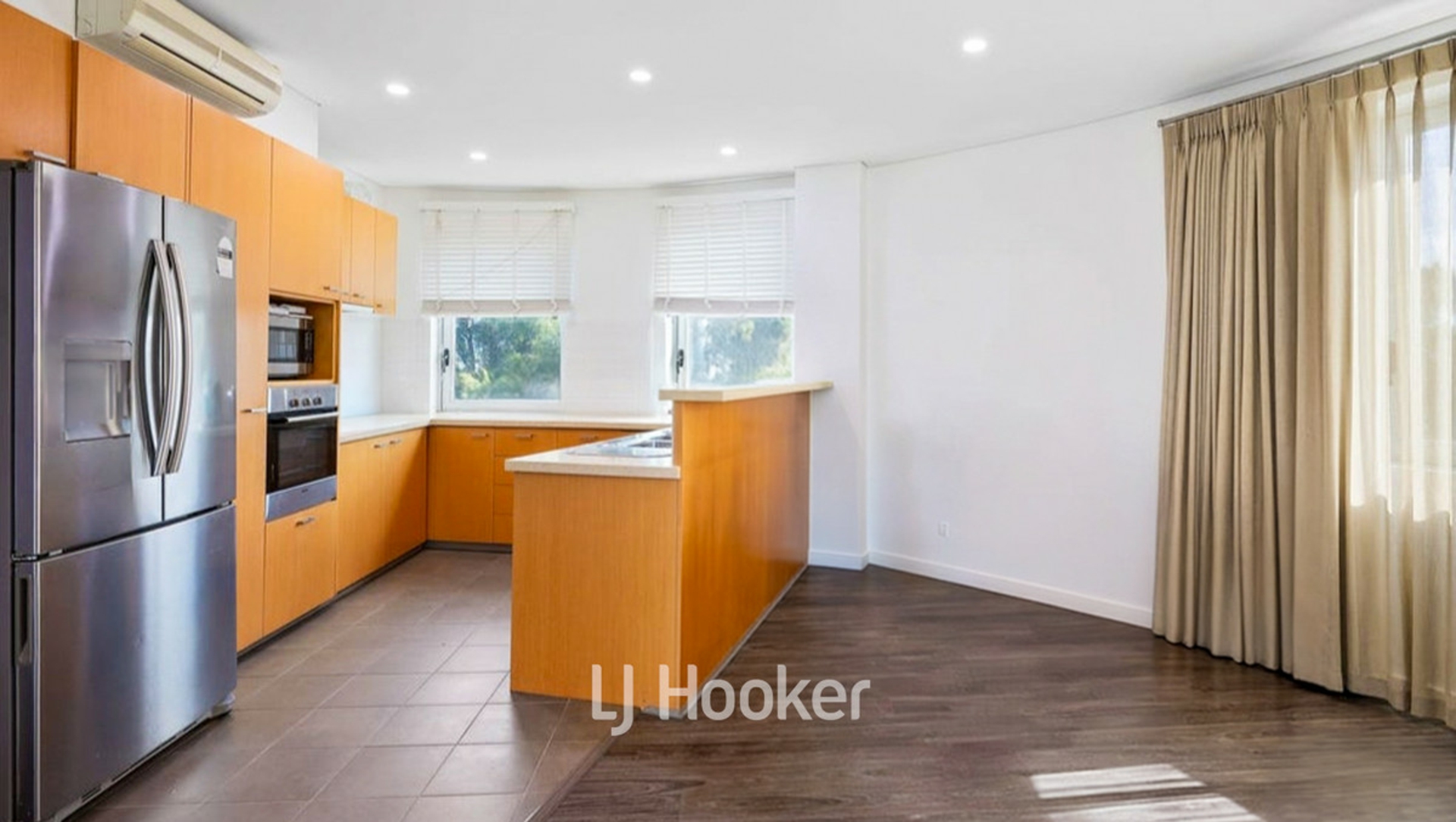 19/11-19 Casuarina Drive — photo 4 of 18