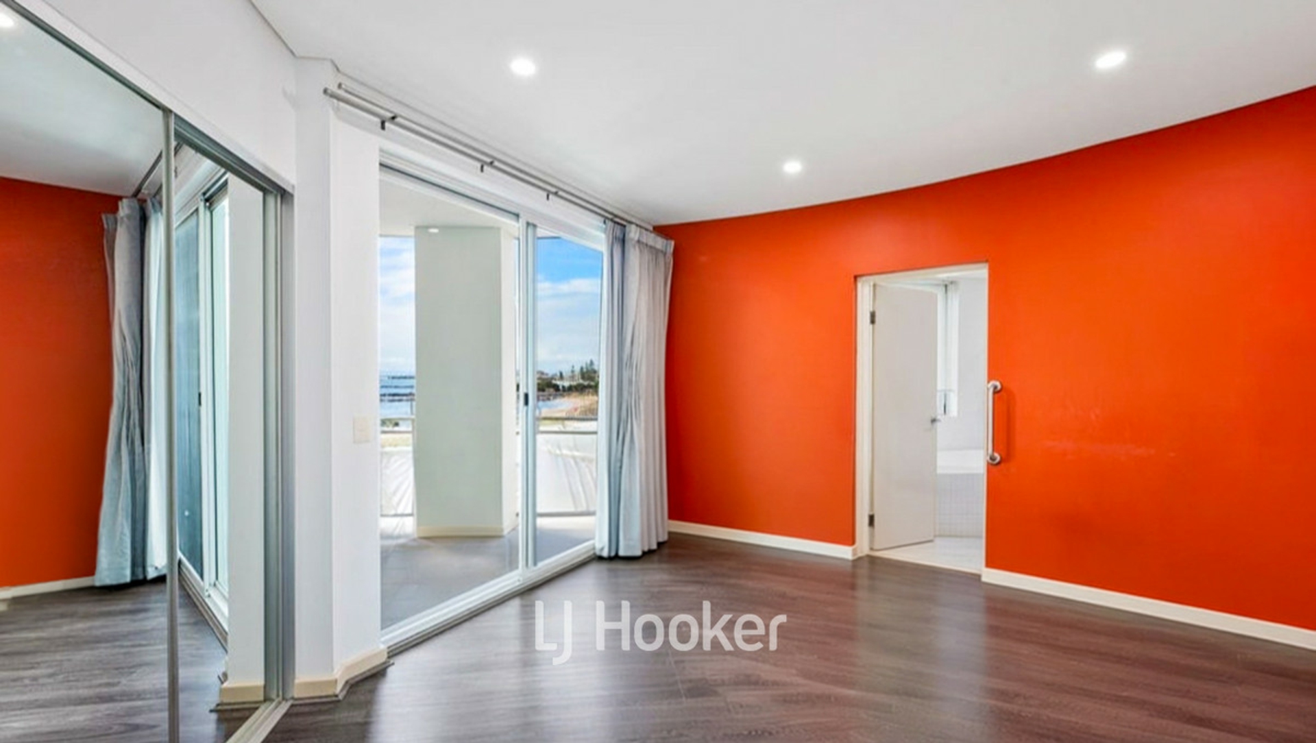 19/11-19 Casuarina Drive — photo 7 of 18