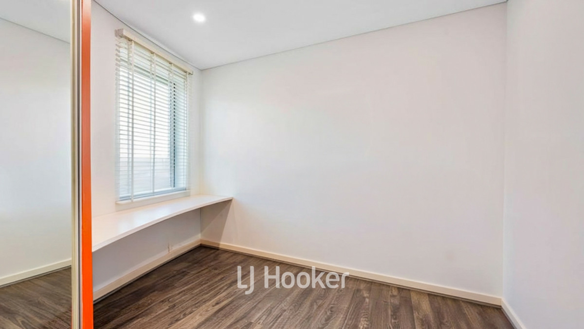 19/11-19 Casuarina Drive — photo 11 of 18